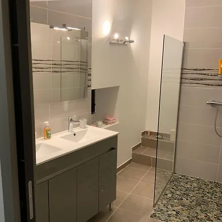 Chez Fine לינה וארוחת בוקר